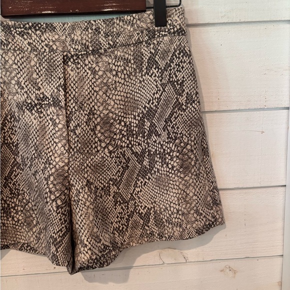 Babaton High Waist Gray and Black Shorts snake skin shorts in size 4. - Picture 2 of 8